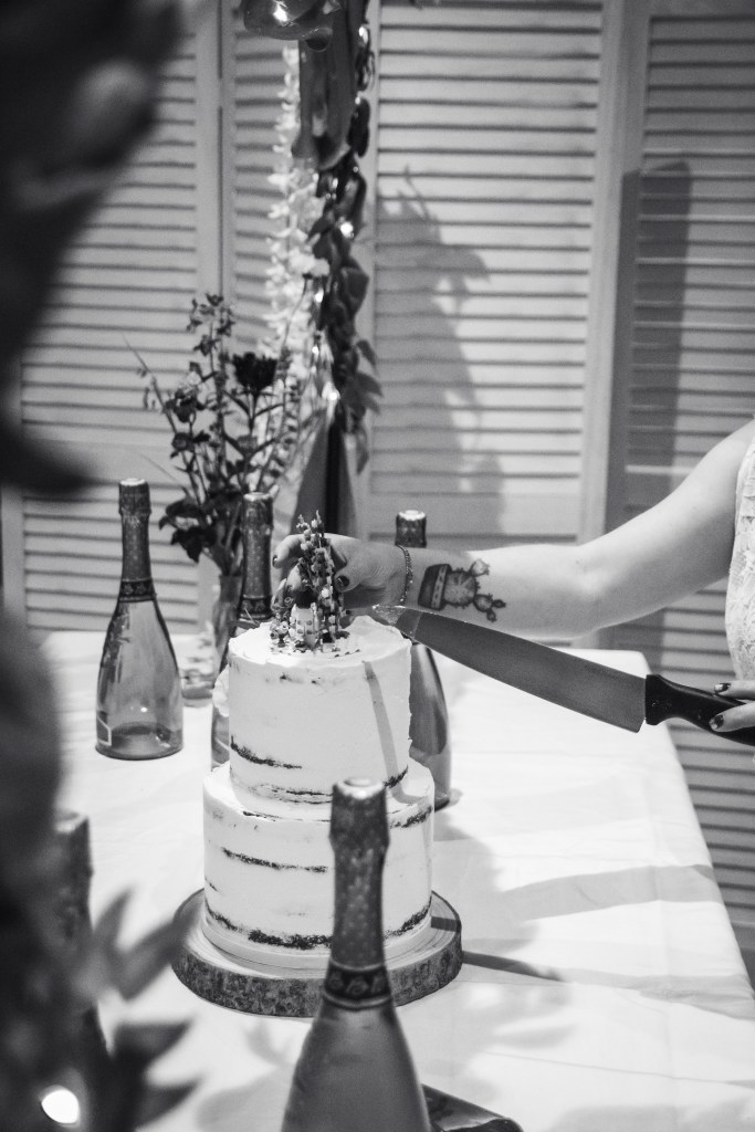 Contact mariage evènement wedding cake découpé