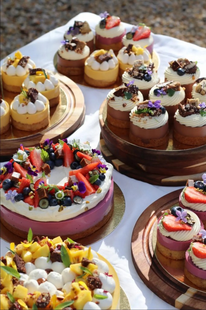 Desserts végétaliens pour mariage, pâtisserie événementielle par traiteur dans le Morbihan