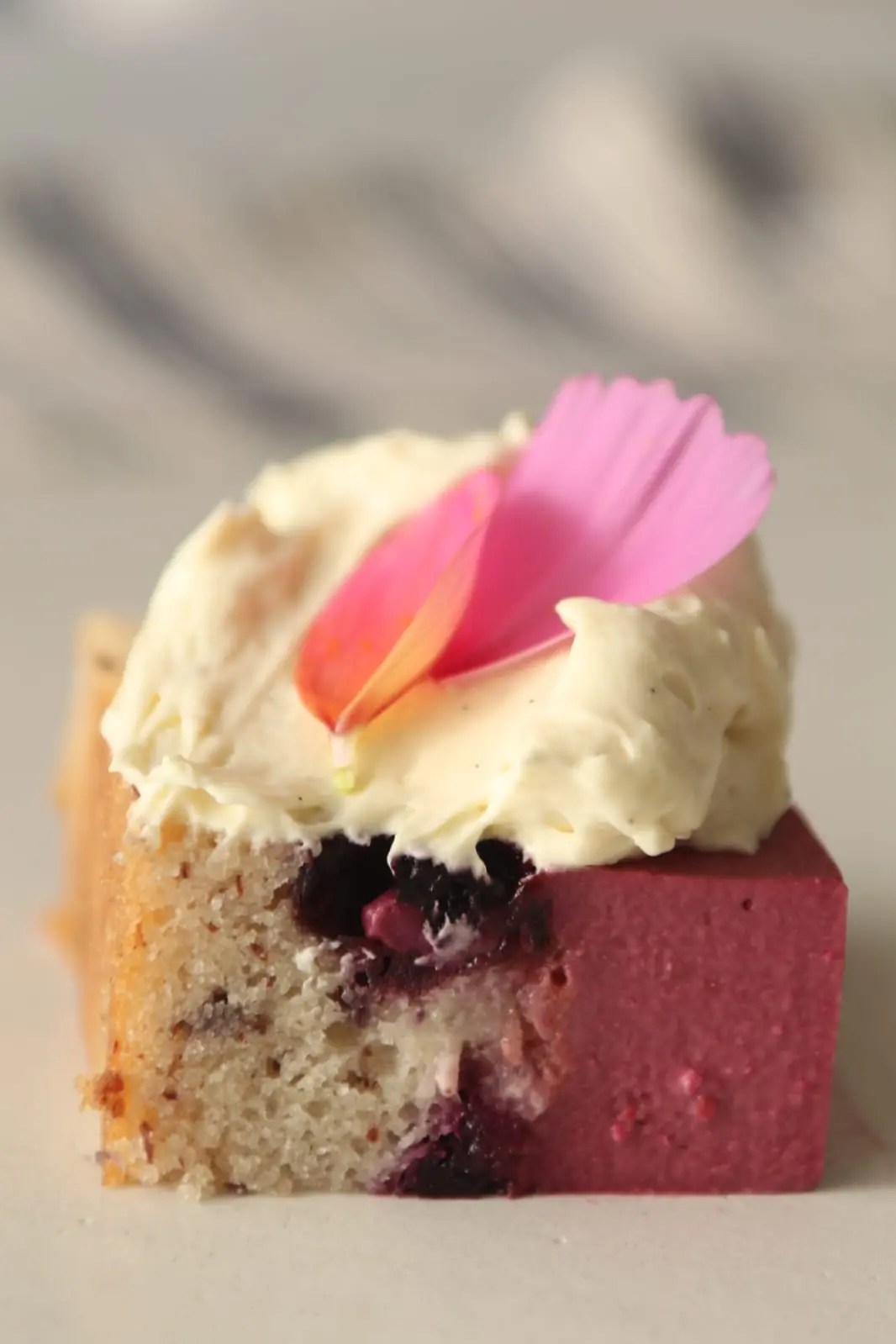 Gâteau végétalien artisanal pour mariage, pâtisserie vegan dans le Morbihan