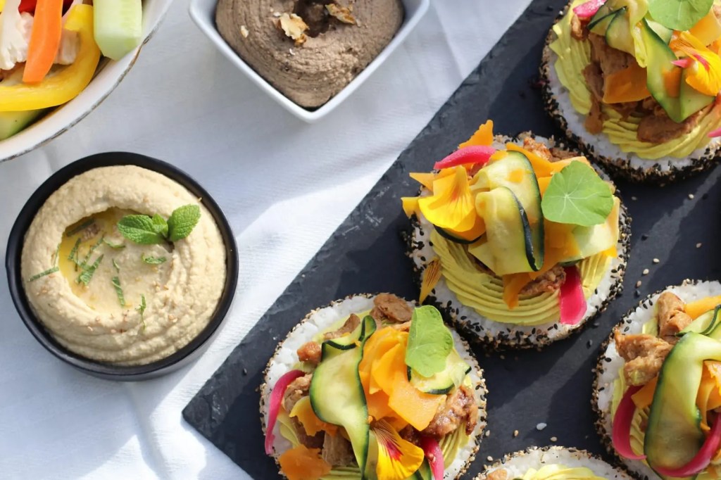 Pièces cocktail végétales salées pour mariage, traiteur vegan dans le Morbihan