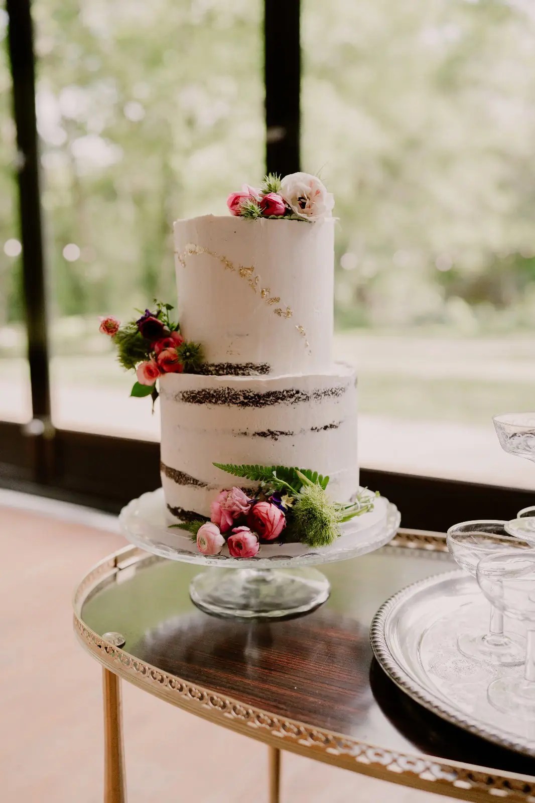 Wedding cake végétalien pour mariage dans le Morbihan, gâteau de mariage floral et artisanal