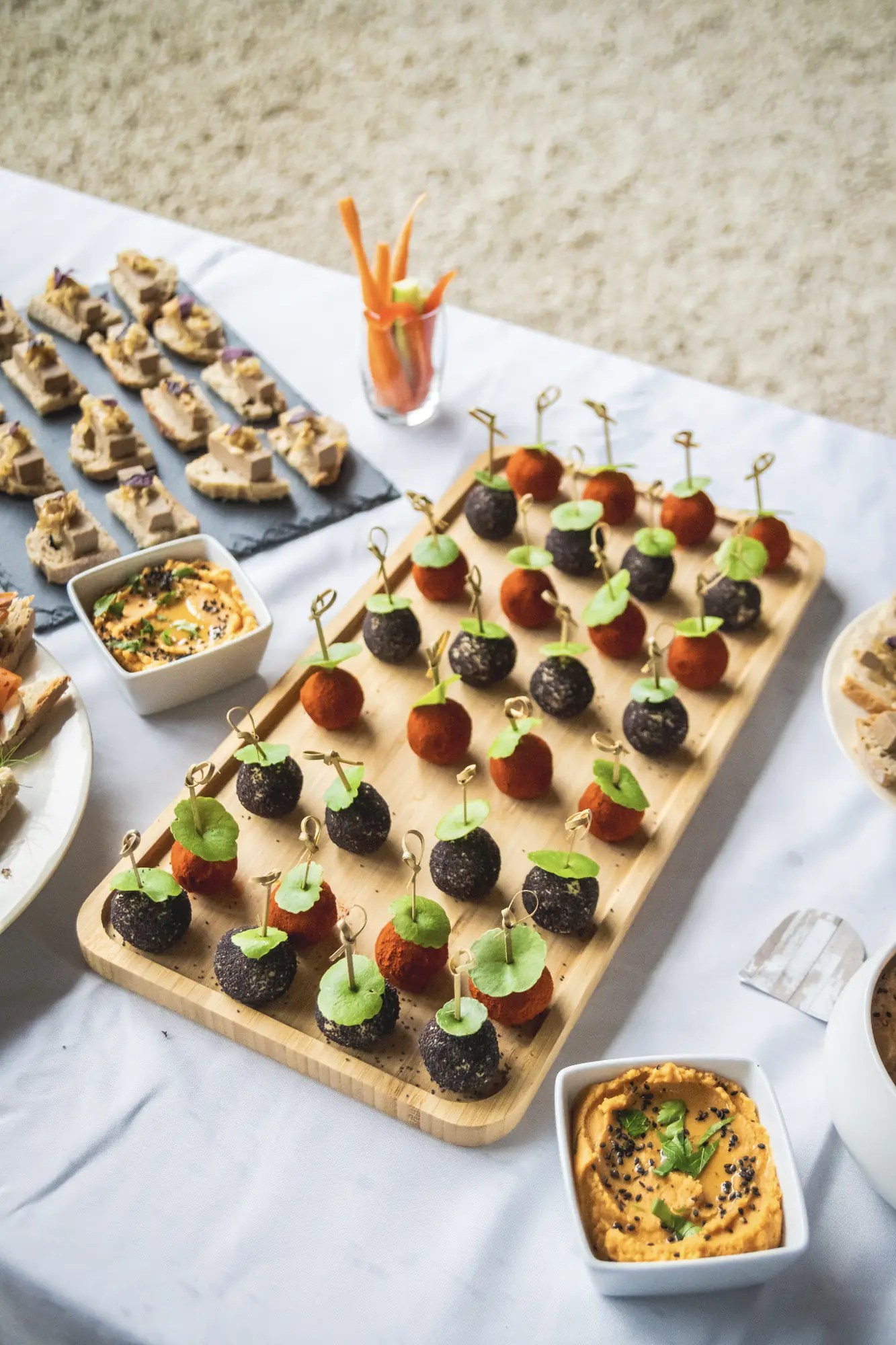 Buffet végétalien pour événement d’entreprise dans le Morbihan, traiteur vegan engagé et de saison