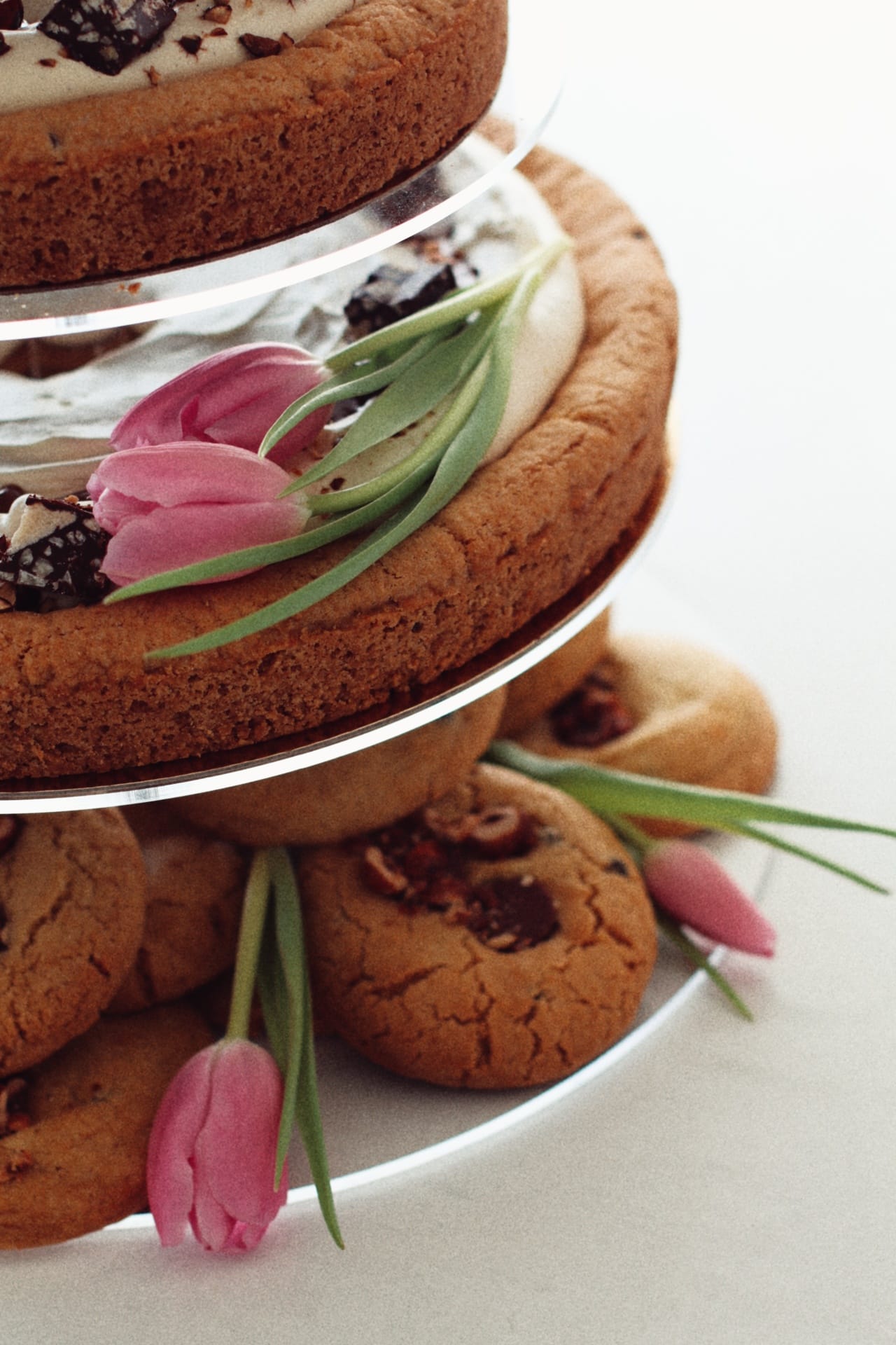 Gâteau fleuri vegan pour mariage réalisé par traiteur végétal en Bretagne