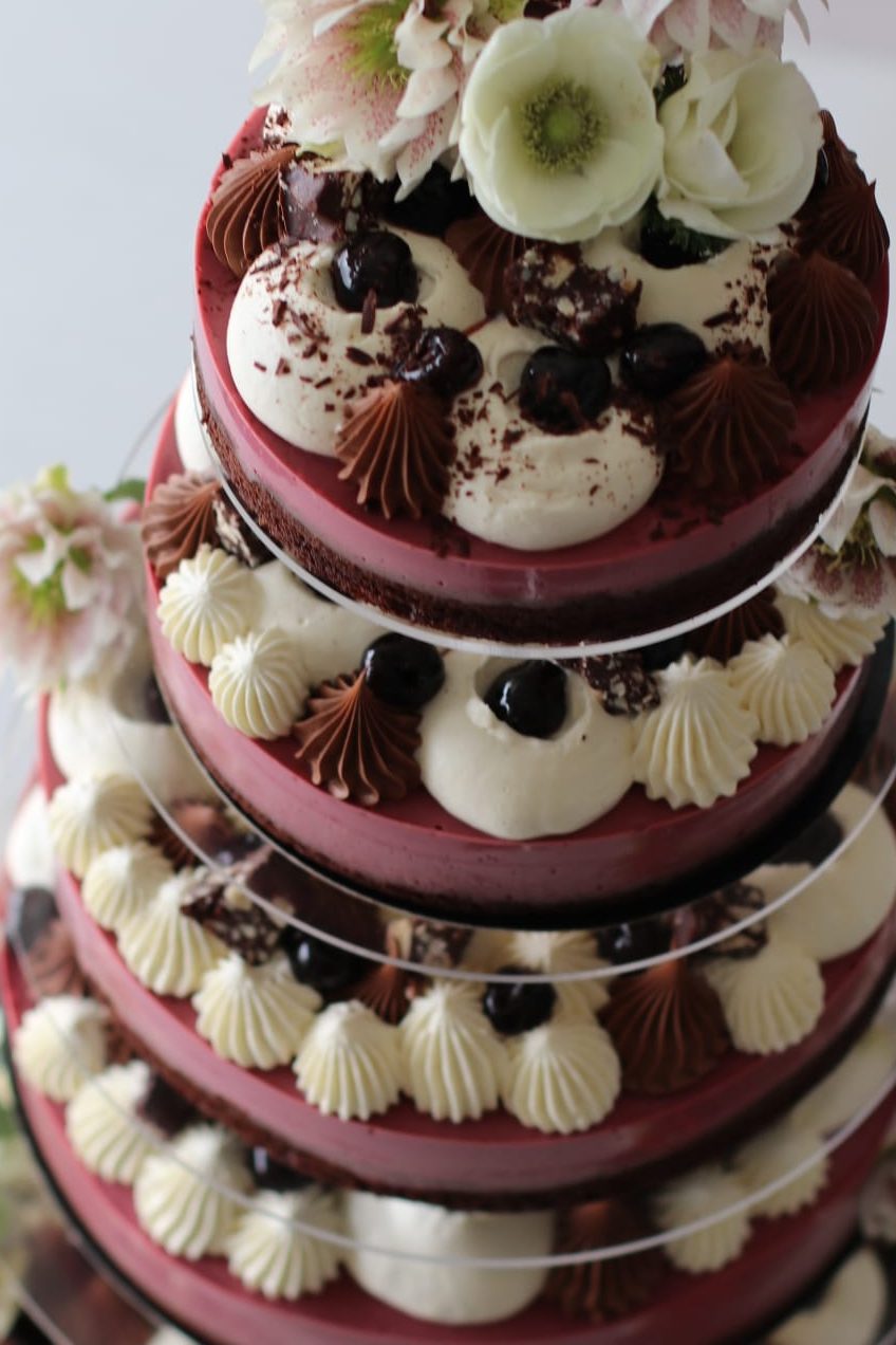 pièce montée de mariage végétale aux fruits rouges réalisée en Bretagne