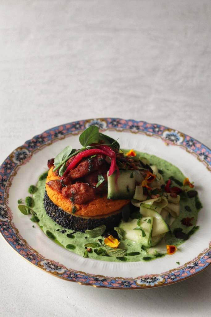 Palet de polenta en croute, émincés de soja sauce fumée